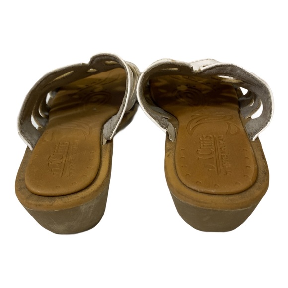 Cliffs by White Mountainair - Picture 5 of 7